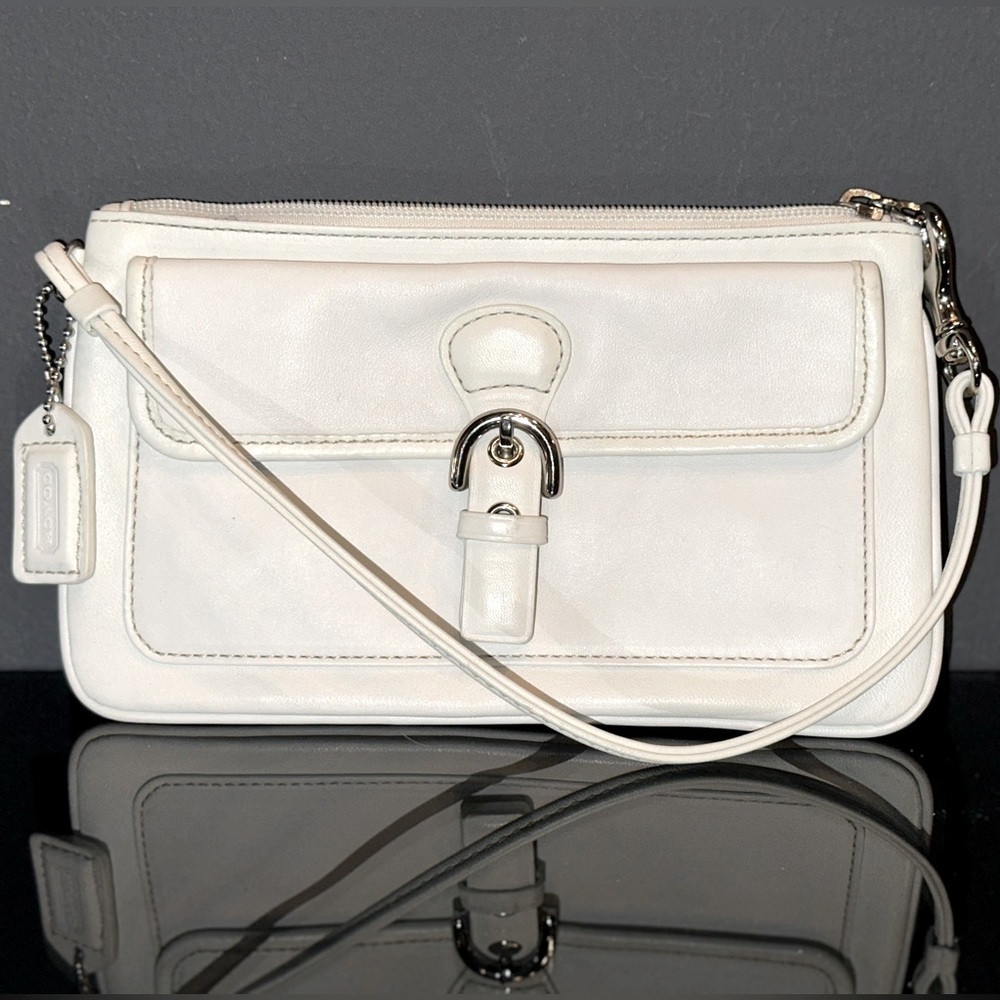 COACH | White Leather Wristlet | Excellent Condition